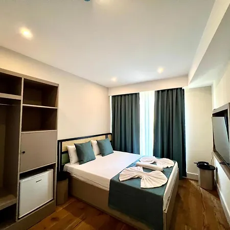 Coastline Hotel *