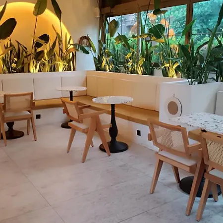 Coastline Boutique * 안탈리아