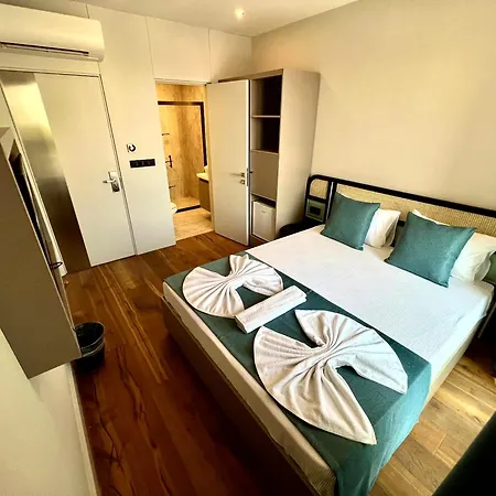 Coastline Boutique *