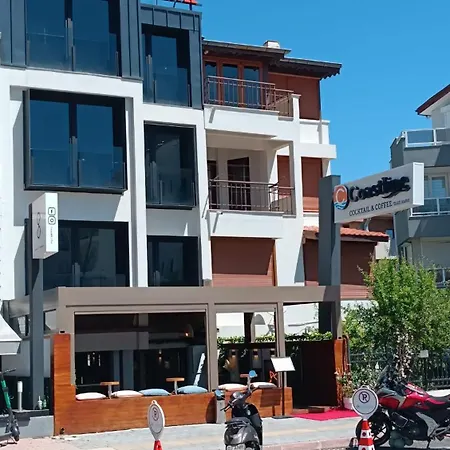 Coastline Boutique 호텔 *